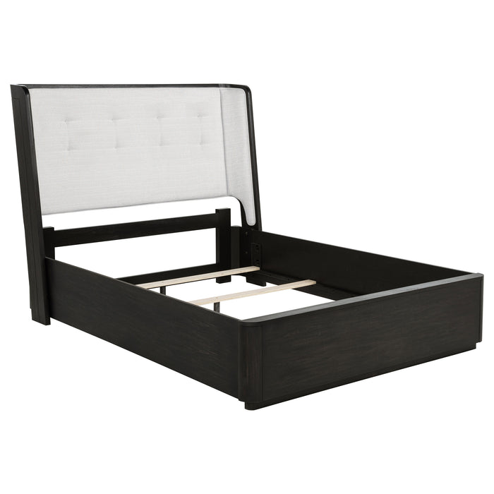Leandro Wingback Bed